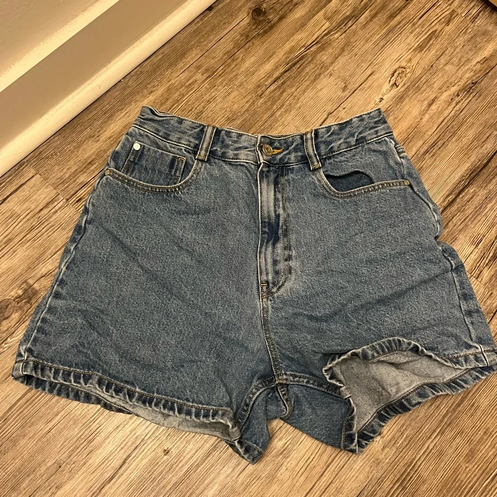 Zara High Rise Jean Short - Picture 4 of 4